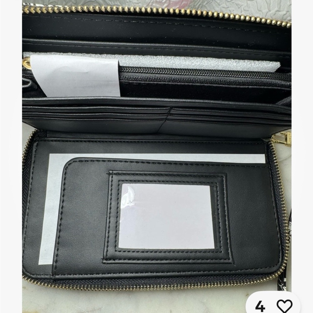NWT Black and White Skull Pattern Wristlet Wallet Limited Edition - Picture 7 of 8